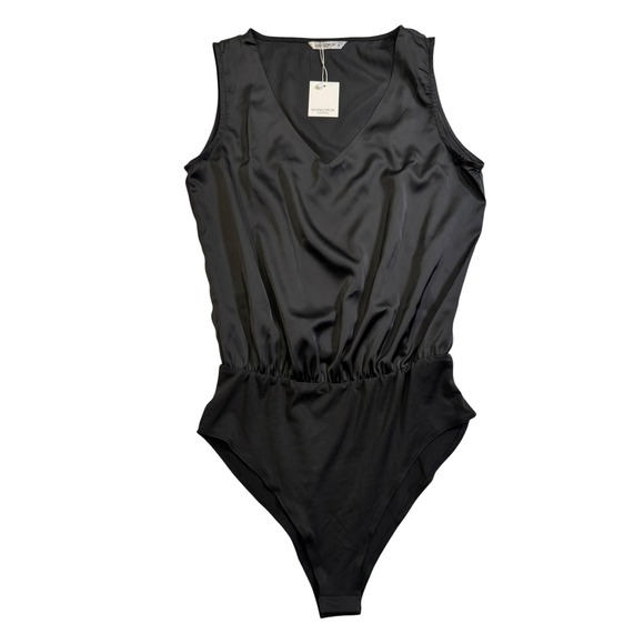 Mangopop Tops - Mangopop Women Black Sleeveless V-Neck Satin Blouson Bodysuit Size Medium NWT